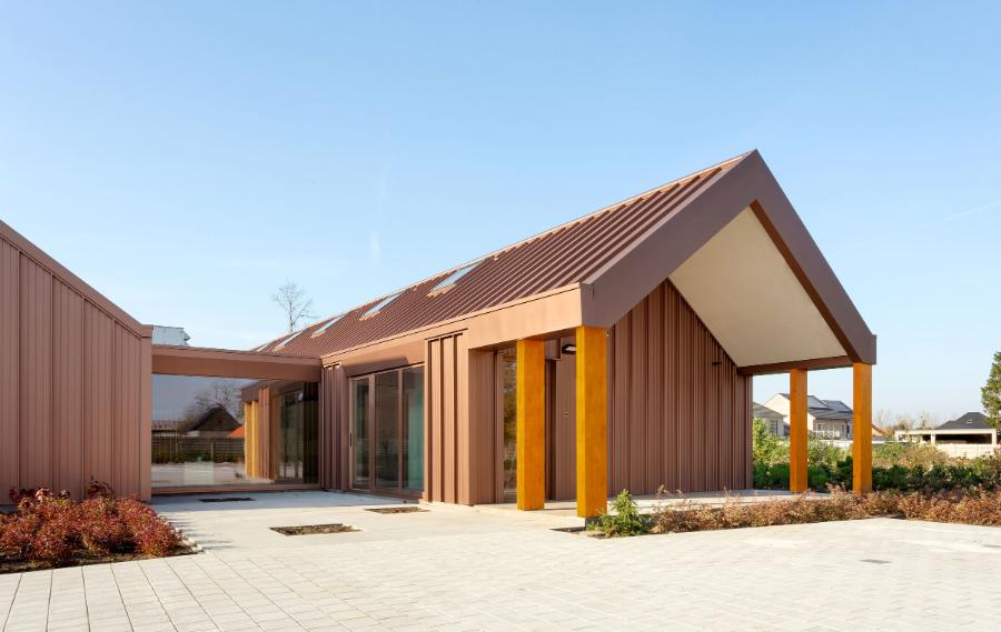 Aluform Systeme Installed Brown Standing Seam Roofing - Image courtesy of https://www.aluform.asia/index.php