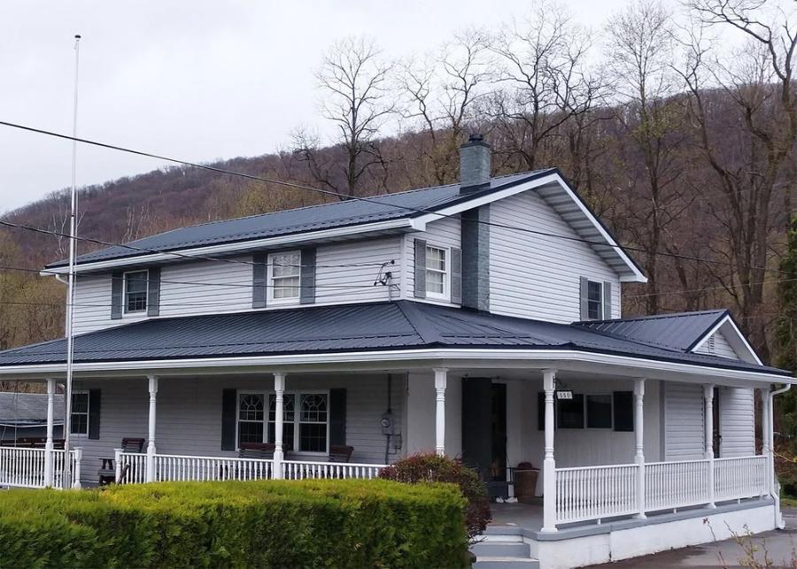 Freedom Metals Ag Panel Installed On Rural Home - Image courtesy of https://www.freedommetal.com/