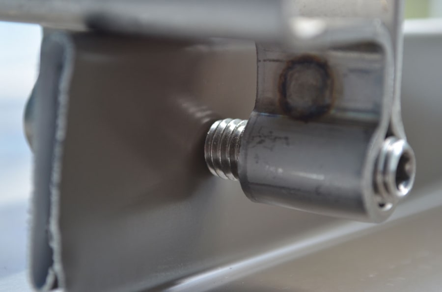 Image showing a close up of the contact point between the SnoBar clamp's set screws and the panel rib