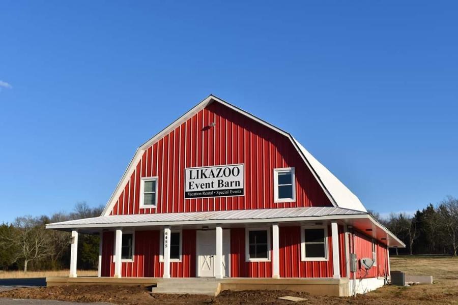 MetalMax exposed fastener roof installed on barn - Image courtesy of https://metalmax.com/